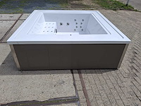 Infinitas the one 6 persoons jacuzzi en buitenspa - afbeelding 31 van  44