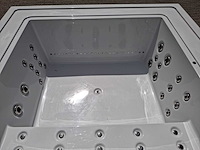 Infinitas the one 6 persoons jacuzzi en buitenspa - afbeelding 33 van  44