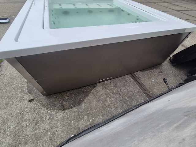 Infinitas the one 6 persoons jacuzzi en buitenspa - afbeelding 39 van  44
