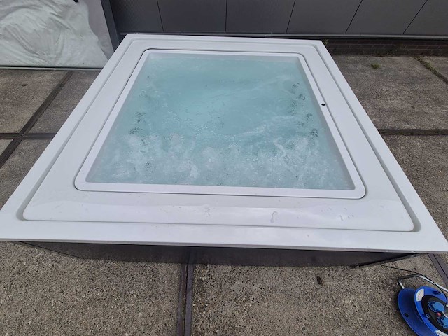Infinitas the one 6 persoons jacuzzi en buitenspa - afbeelding 6 van  18