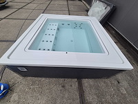 Infinitas the one 6 persoons jacuzzi en buitenspa - afbeelding 10 van  26