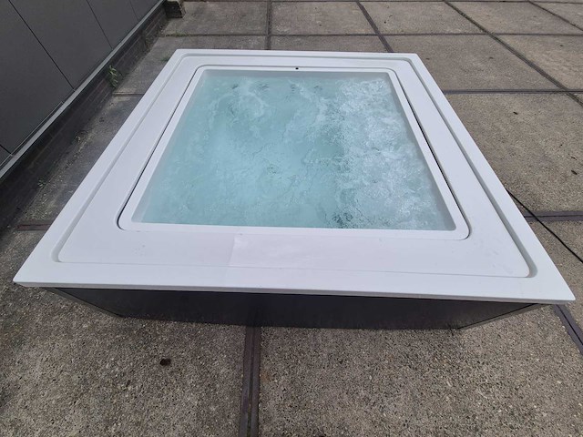 Infinitas the one 6 persoons jacuzzi en buitenspa - afbeelding 5 van  26