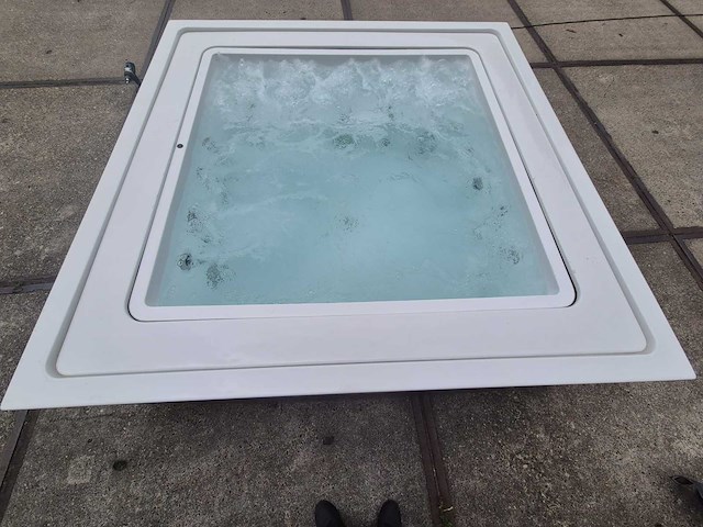 Infinitas the one 6 persoons jacuzzi en buitenspa - afbeelding 9 van  26
