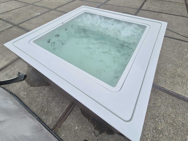 Infinitas the one 6 persoons jacuzzi en buitenspa - afbeelding 13 van  64