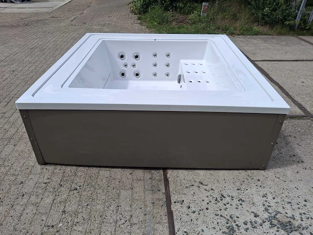 Infinitas the one 6 persoons jacuzzi en buitenspa - afbeelding 52 van  64