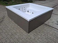 Infinitas the one 6 persoons jacuzzi en buitenspa - afbeelding 46 van  64