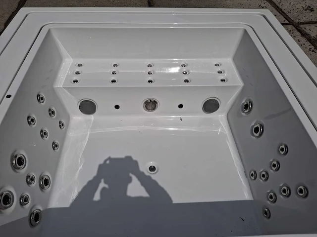 Infinitas the one 6 persoons jacuzzi en buitenspa - afbeelding 49 van  64