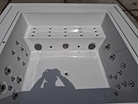 Infinitas the one 6 persoons jacuzzi en buitenspa - afbeelding 49 van  64