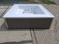 Infinitas the one 6 persoons jacuzzi en buitenspa - afbeelding 50 van  64