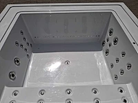 Infinitas the one 6 persoons jacuzzi en buitenspa - afbeelding 50 van  64