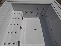 Infinitas the one 6 persoons jacuzzi en buitenspa - afbeelding 51 van  64
