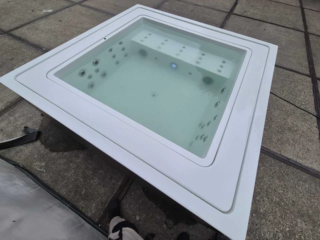 Infinitas the one 6 persoons jacuzzi en buitenspa - afbeelding 62 van  64