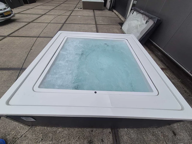 Infinitas the one 6 persoons jacuzzi en buitenspa - afbeelding 11 van  26