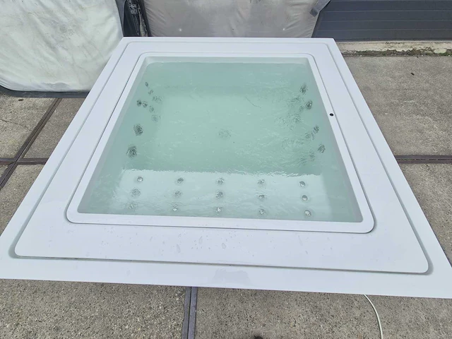 Infinitas the one 6 persoons jacuzzi en buitenspa - afbeelding 14 van  64