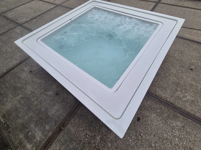 Infinitas the one 6 persoons jacuzzi en buitenspa - afbeelding 4 van  26