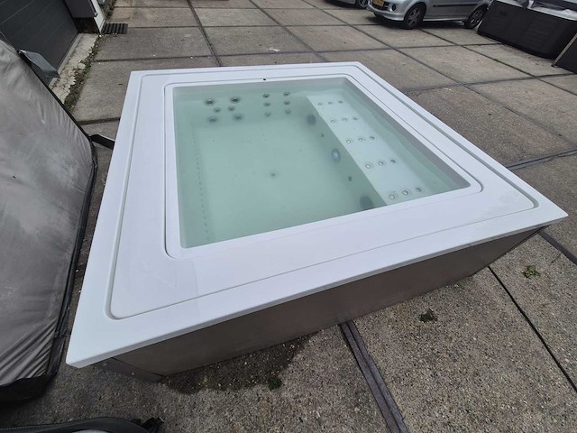 Infinitas the one 6 persoons jacuzzi en buitenspa - afbeelding 21 van  64