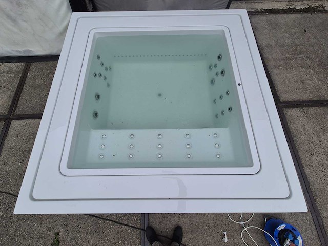 Infinitas the one 6 persoons jacuzzi en buitenspa - afbeelding 27 van  64