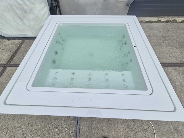 Infinitas the one 6 persoons jacuzzi en buitenspa - afbeelding 29 van  64
