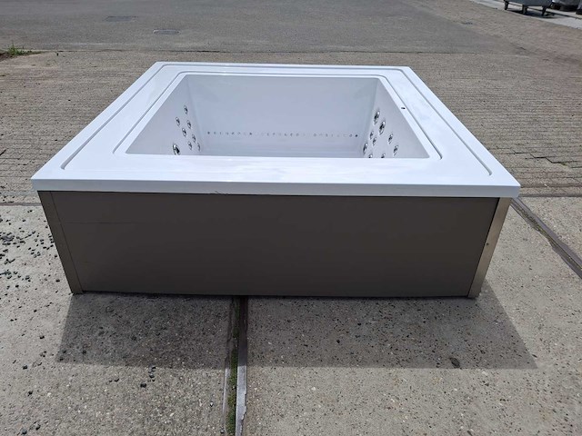 Infinitas the one 6 persoons jacuzzi en buitenspa - afbeelding 31 van  64