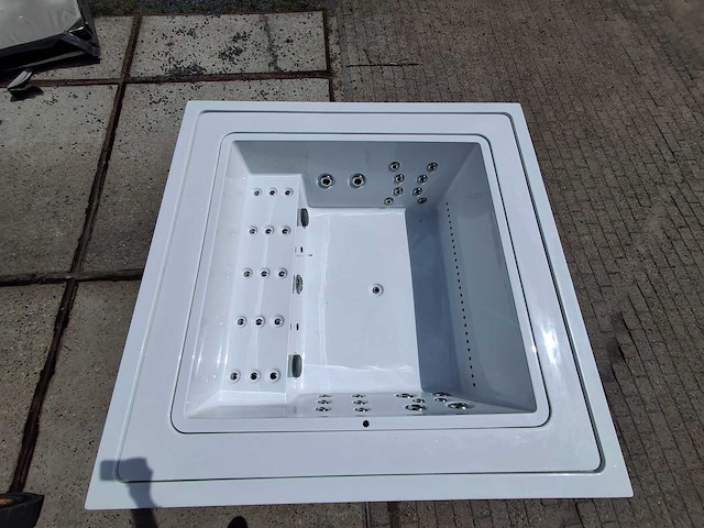 Infinitas the one 6 persoons jacuzzi en buitenspa - afbeelding 41 van  64