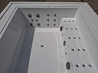 Infinitas the one 6 persoons jacuzzi en buitenspa - afbeelding 50 van  64
