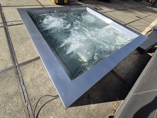 Infinitas the stealth 6 persoons jacuzzi en buitenspa - afbeelding 20 van  23