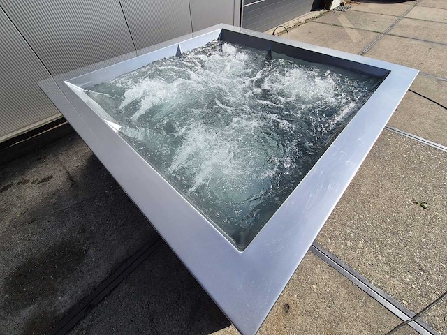 Infinitas the stealth 6 persoons jacuzzi en buitenspa - afbeelding 21 van  23