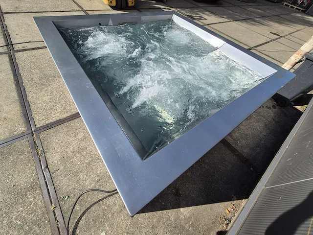 Infinitas the stealth 6 persoons jacuzzi en buitenspa - afbeelding 13 van  15