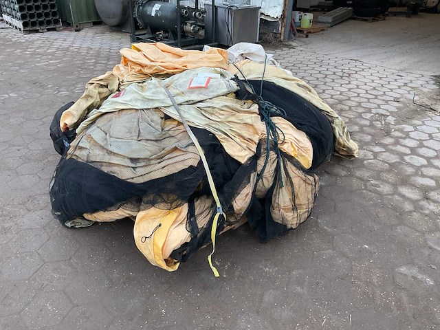 Inflatable paintball arena - afbeelding 1 van  5