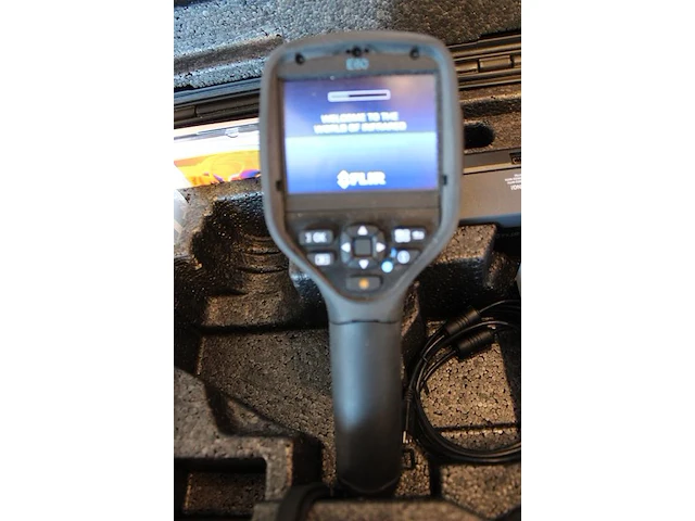 Infraroodcamera flir e60 met extra accu, lader en software in koffer. - afbeelding 2 van  3