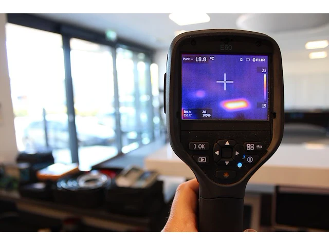 Infraroodcamera flir e60 met extra accu, lader en software in koffer. - afbeelding 3 van  3
