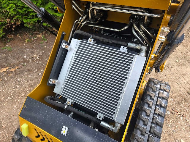 Infront - skidster - minishovel - schranklader - rupsbanden - afbeelding 6 van  12