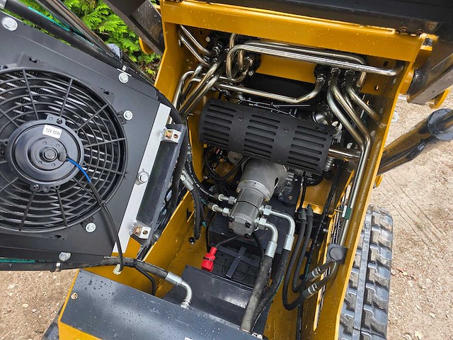 Infront - skidster - minishovel - schranklader - rupsbanden - afbeelding 7 van  12