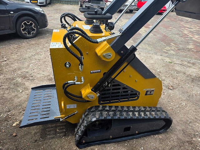 Infront - skidster - minishovel - schranklader - rupsbanden - afbeelding 4 van  9