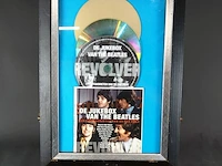 Ingelijste cd van the beatles getiteld "de jukebox van the beatles"