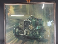 Ingelijste druk met vintage bentle blower in de kenmerkende groene racekleur in de kenmerkende stijl van de britse autosportkunstenaar dion pears (1929–1985)