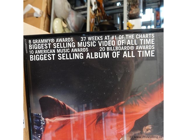 Ingelijste officiële "thriller 25" jubileumposter van michael jackson - afbeelding 4 van  5