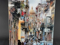 Ingelijste poster of foto van een straatbeeld in la habana (havana), cuba, met op de achtergrond de kenmerkende koepel van het el capitolio - afbeelding 2 van  5