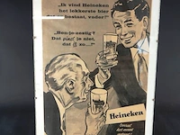 Ingelijste vintage heineken-reclameposter uit de jaren 50 of 60 met de slogan "overal het meest getapt!"