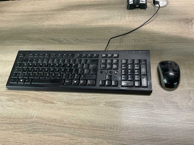 Ingerichte werkplek (180x80 cm) - afbeelding 10 van  11