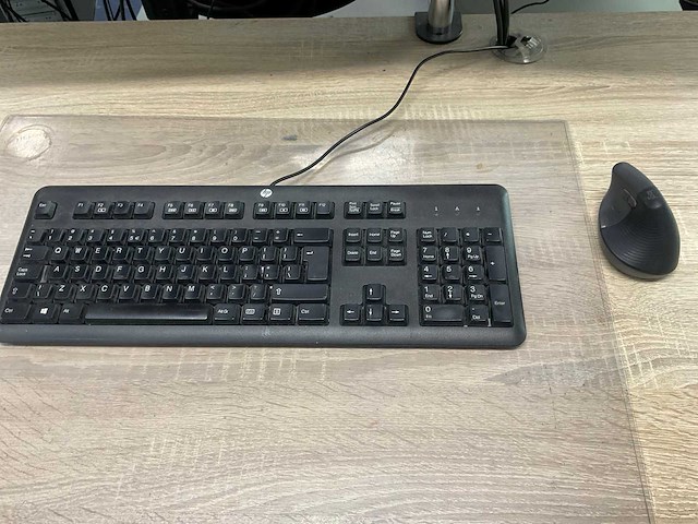 Ingerichte werkplek (180x80 cm) - afbeelding 2 van  13