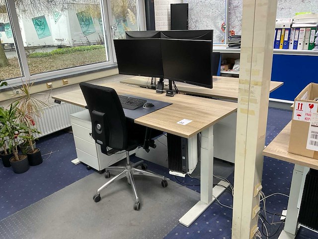 Ingerichte werkplek (180x80 cm) - afbeelding 1 van  13