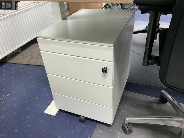 Ingerichte werkplek (180x80 cm) - afbeelding 10 van  13