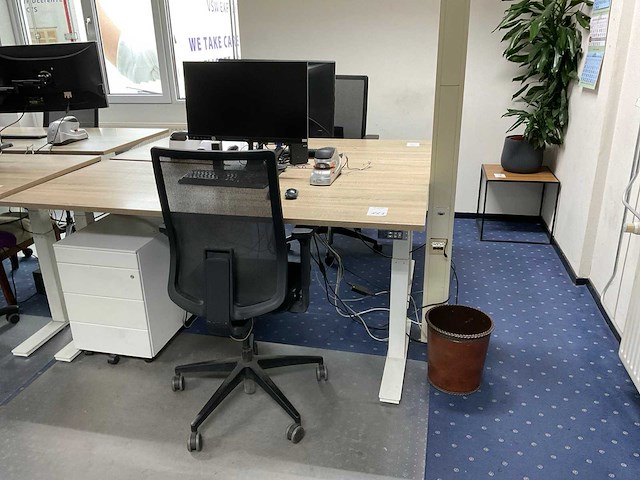 Ingerichte werkplek (180x80 cm) - afbeelding 1 van  15