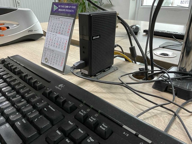 Ingerichte werkplek (180x80 cm) - afbeelding 10 van  14