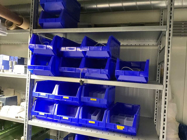 Inhoud (380v) installatiematerialen, machine-onderdelen, etc. van 9 legbordstellingen - afbeelding 13 van  40