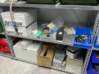 Inhoud (380v) installatiematerialen, machine-onderdelen, etc. van 9 legbordstellingen - afbeelding 16 van  40