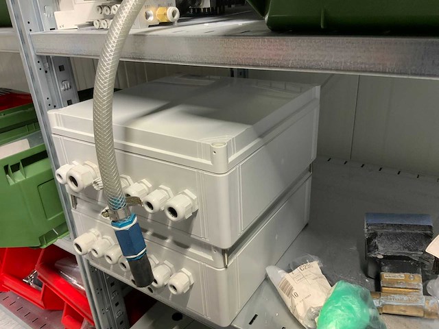 Inhoud (380v) installatiematerialen, machine-onderdelen, etc. van 9 legbordstellingen - afbeelding 18 van  40