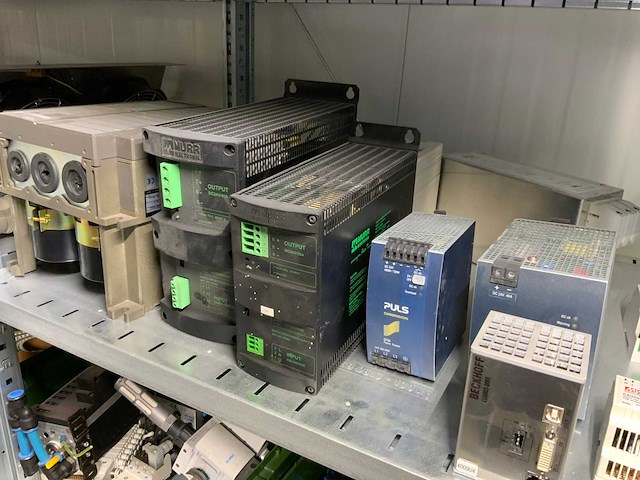 Inhoud (380v) installatiematerialen, machine-onderdelen, etc. van 9 legbordstellingen - afbeelding 22 van  40