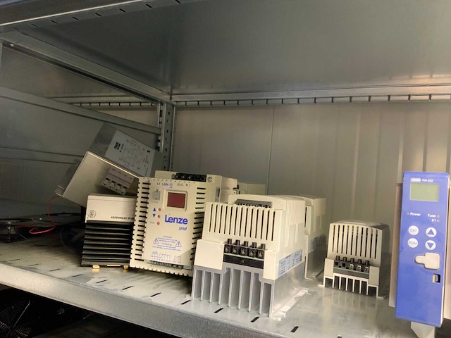 Inhoud (380v) installatiematerialen, machine-onderdelen, etc. van 9 legbordstellingen - afbeelding 25 van  40